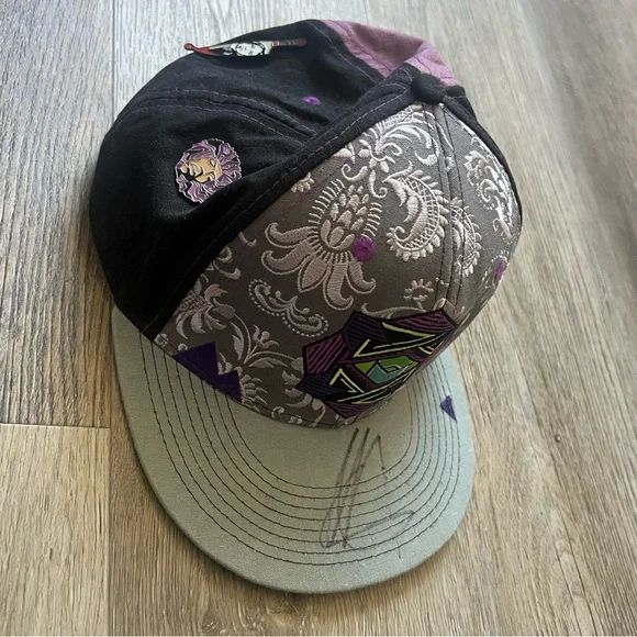 Grassroots 420 Limited Edition signed Minnesota hat display picture 3